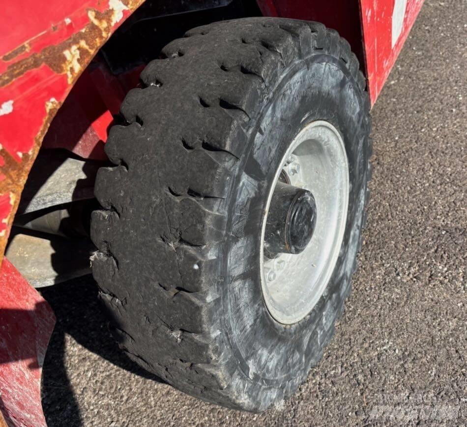 Manitou MI 35 D Tehnika ar dīzeļa dzinēju