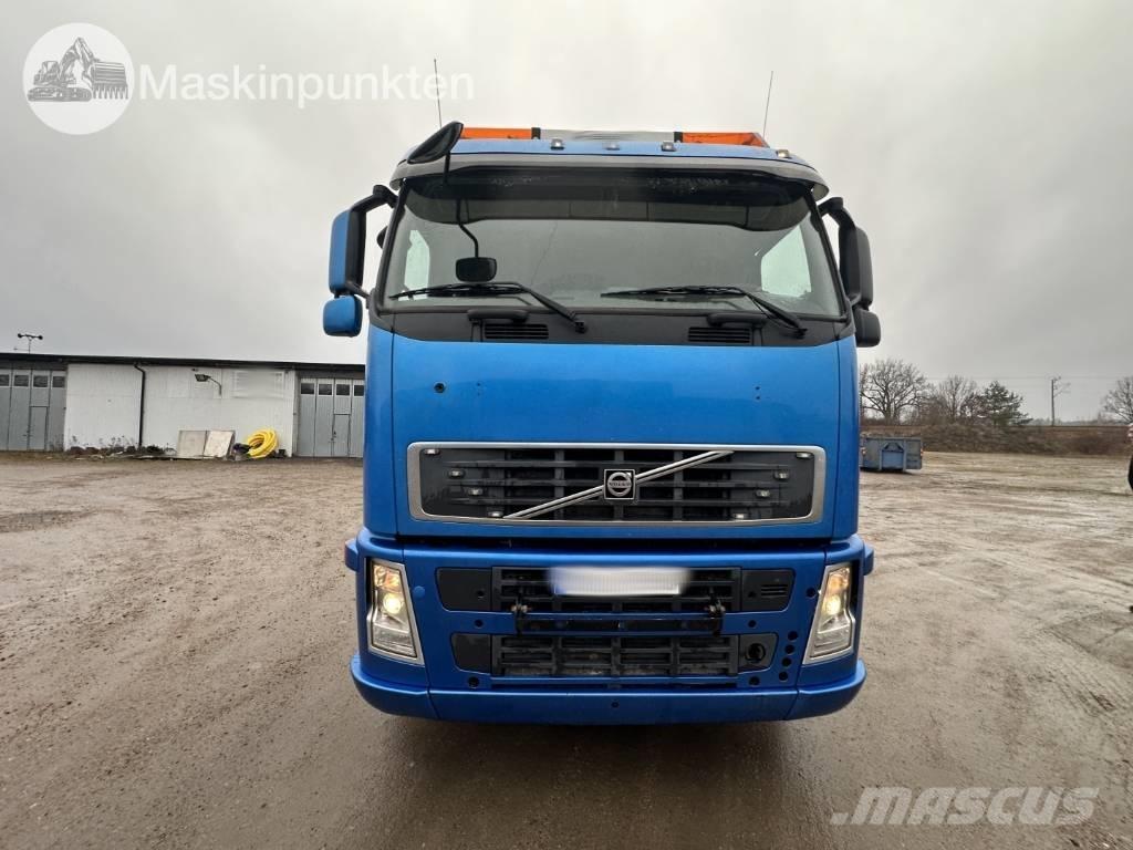 Volvo FH 12 Treileri ar āķi