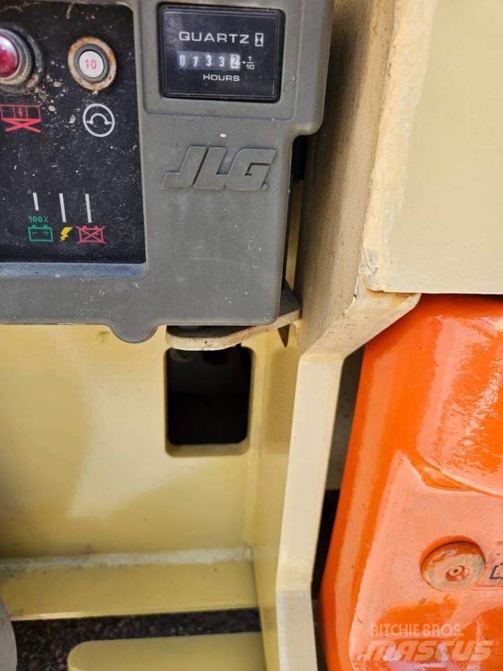 JLG 2630 ES Šķerveida pacēlāji