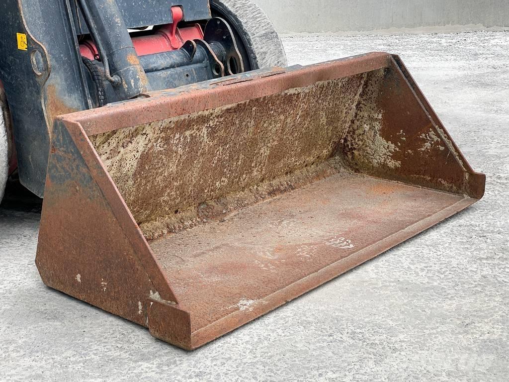 JCB R260 Lietoti riteņu kompaktiekrāvēji