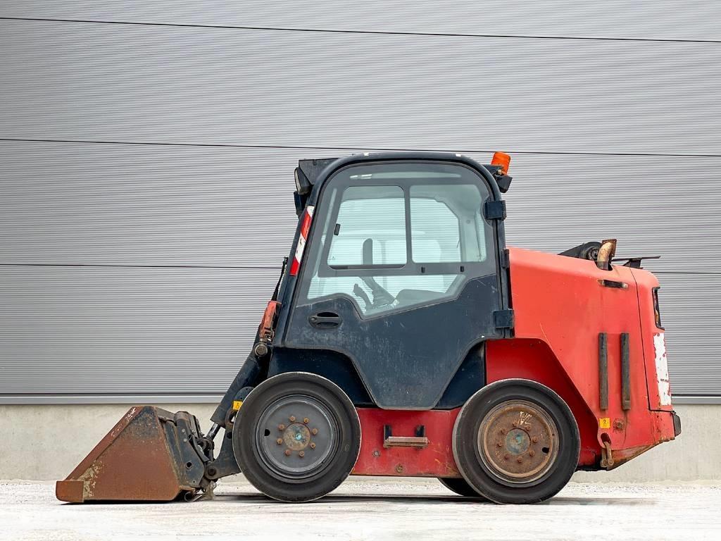 JCB R260 Lietoti riteņu kompaktiekrāvēji