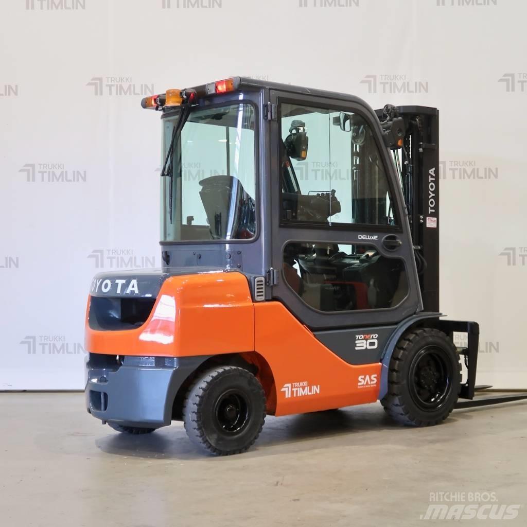 Toyota 02-8FDF30 Tehnika ar dīzeļa dzinēju