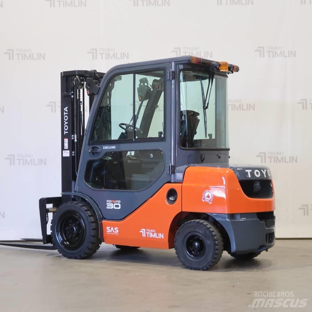 Toyota 02-8FDF30 Tehnika ar dīzeļa dzinēju