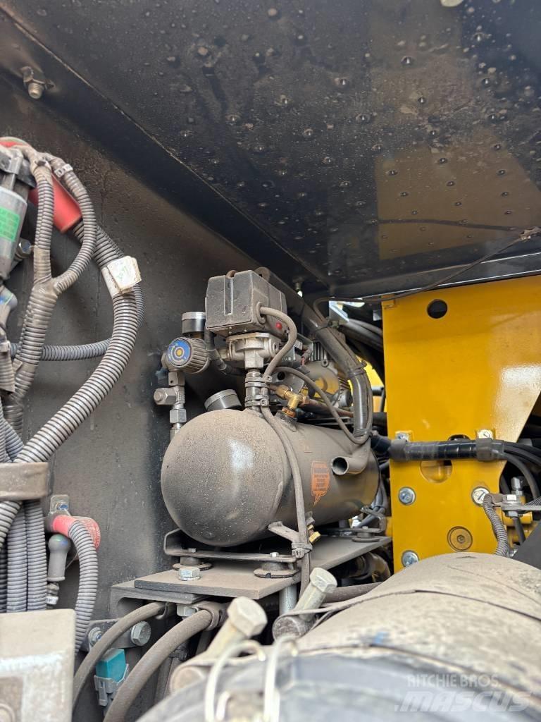 Komatsu PW180-11 Ekskavatori uz riteņiem
