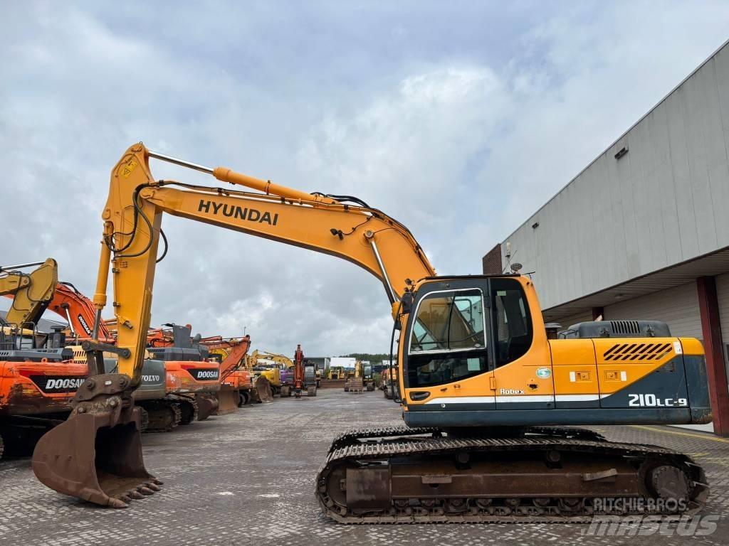 Hyundai 210 Kāpurķēžu ekskavatori