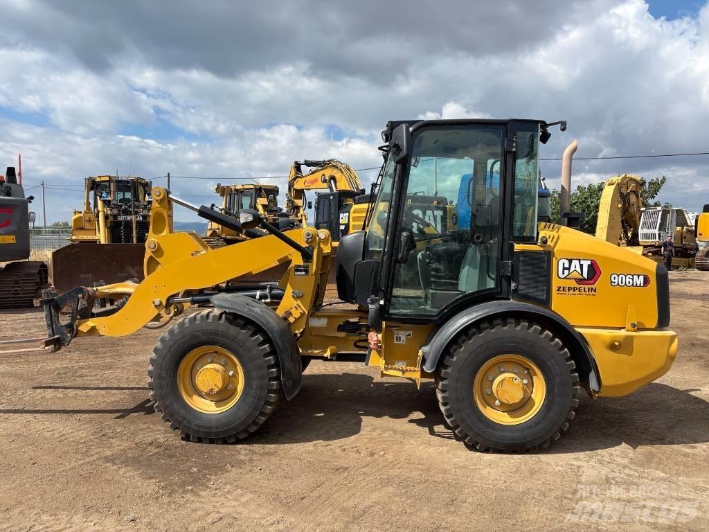 CAT 906 M Iekrāvēji uz riteņiem