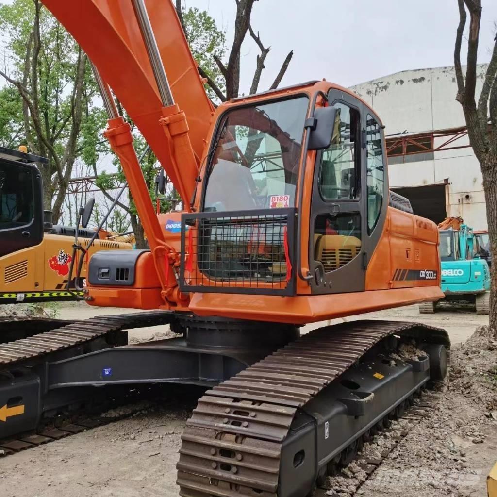 Doosan DX 300 LC Kāpurķēžu ekskavatori