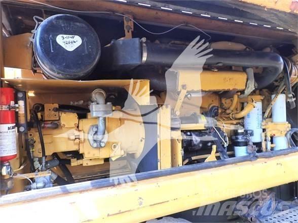 CAT M320 Ekskavatori uz riteņiem