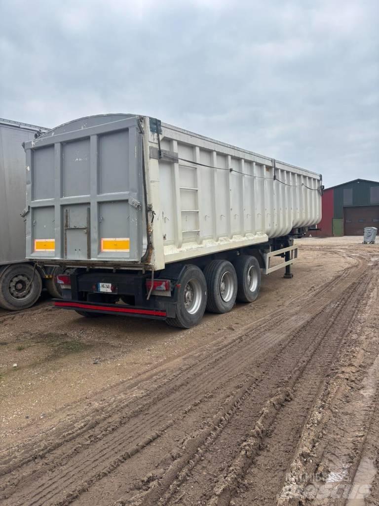 SDC Trailers LTD Tents puspiekabes