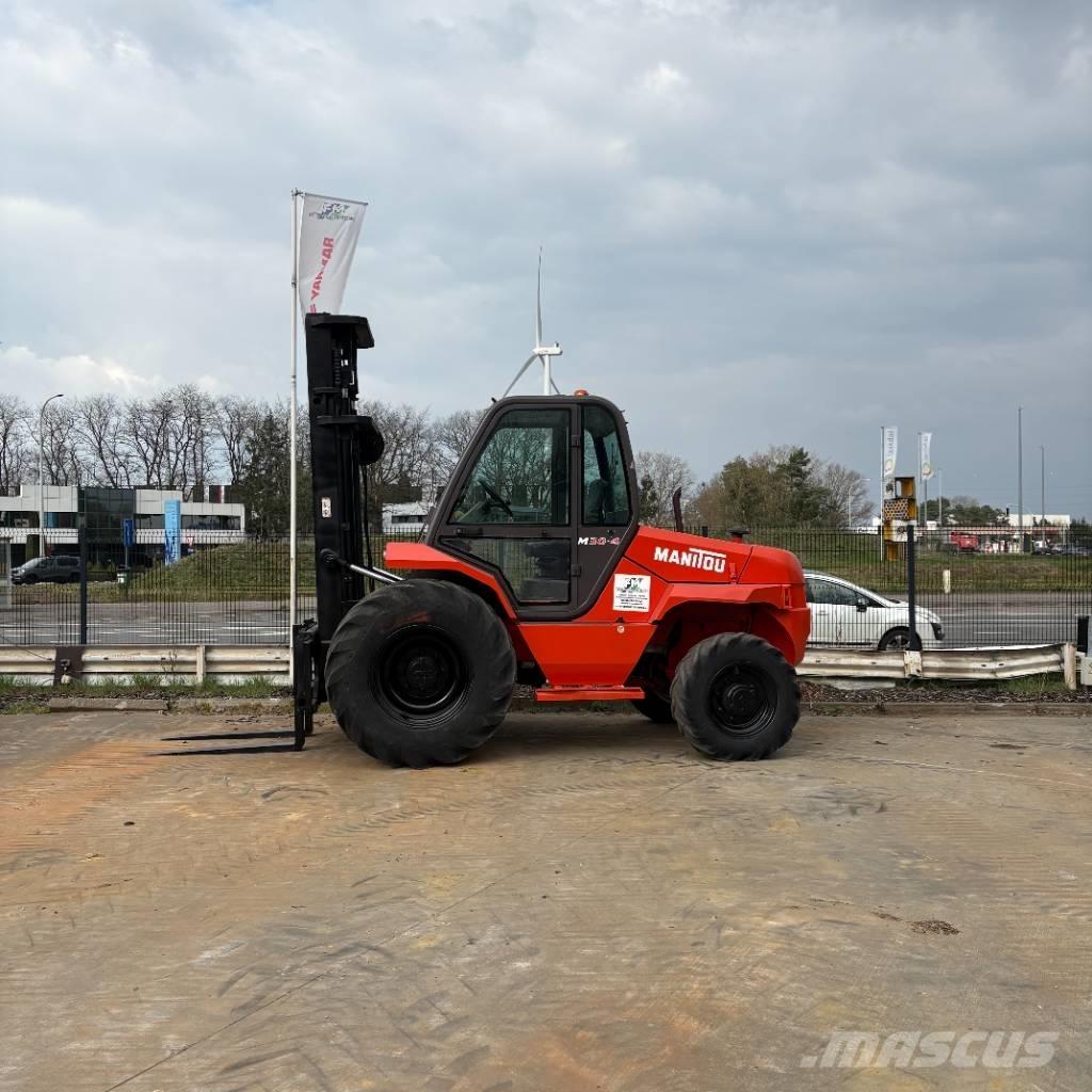 Manitou M 30.4 Apvidus autokrāvējs