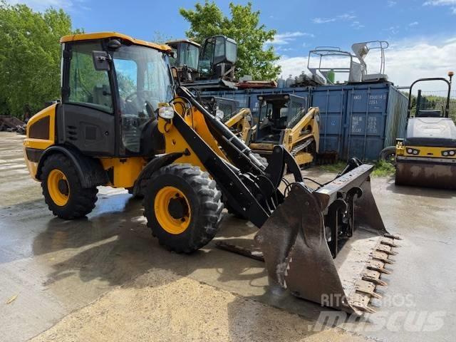 JCB 406 Iekrāvēji uz riteņiem