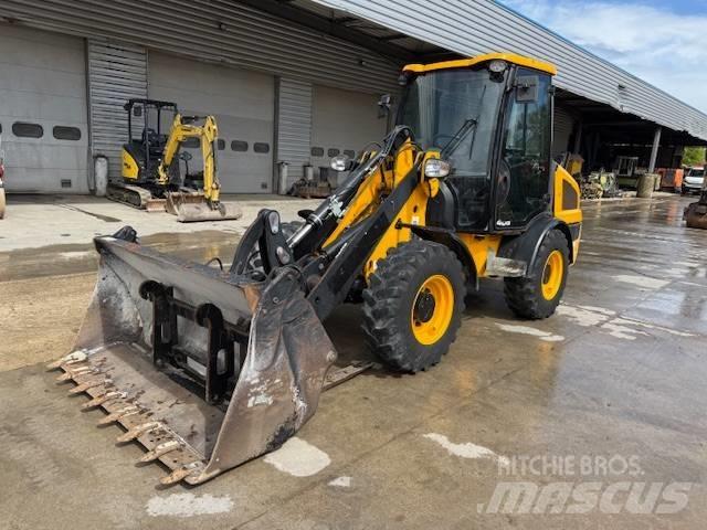 JCB 406 Iekrāvēji uz riteņiem