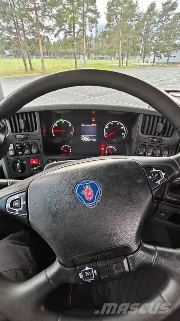 Scania G 440 Treileri ar āķi