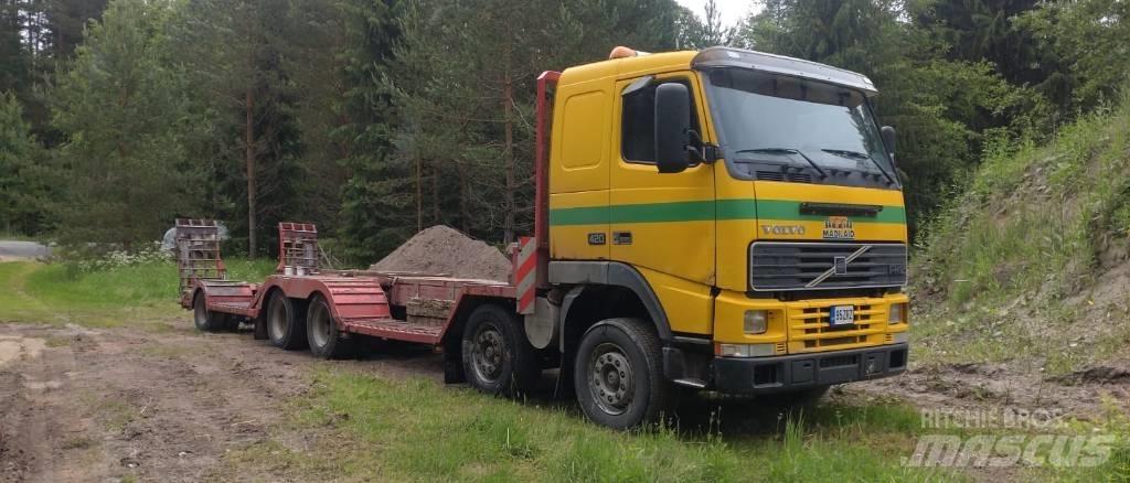 Volvo FH 12 Treileri meža tehnikas transportēšanai