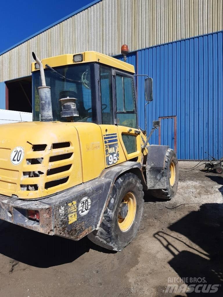 Komatsu WA95-3 Iekrāvēji uz riteņiem