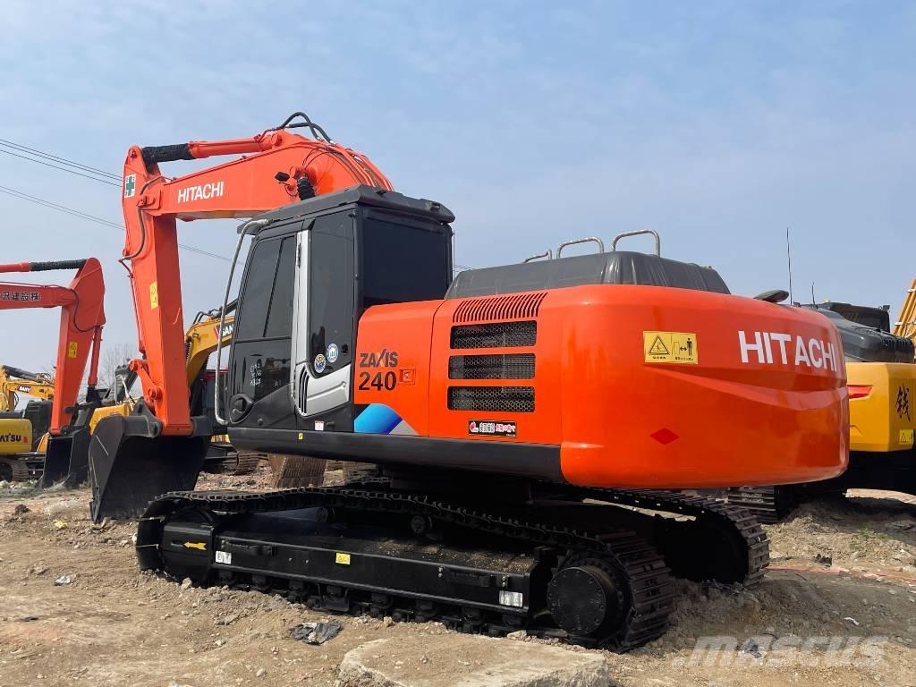 Hitachi ZX 240 Kāpurķēžu ekskavatori
