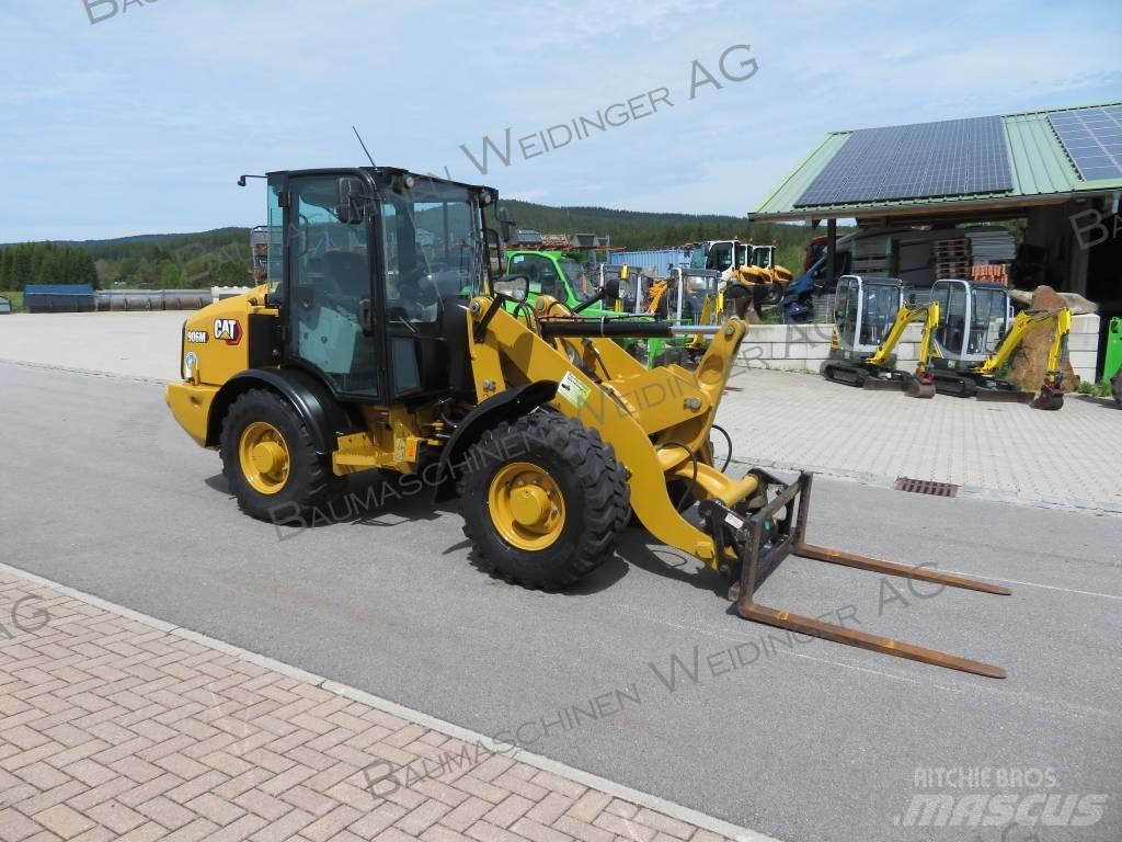 CAT 906M Iekrāvēji uz riteņiem