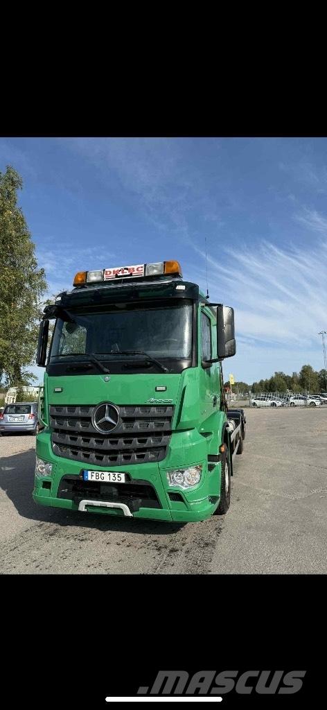 Mercedes-Benz Actros Treileri ar āķi