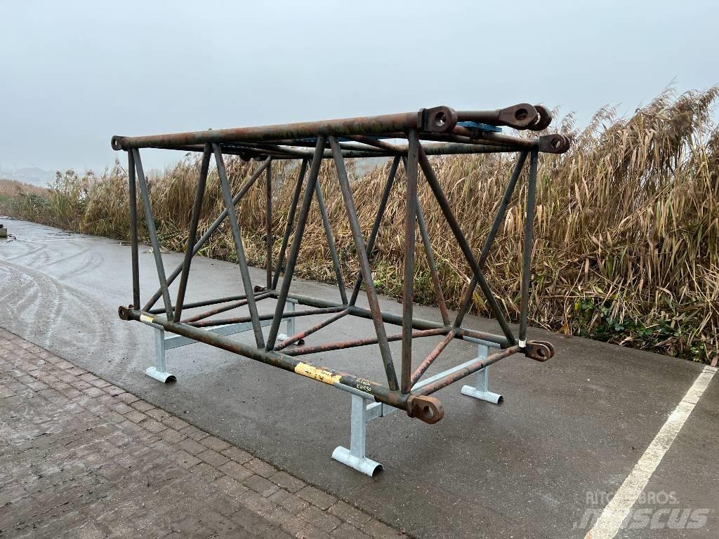 Hitachi KH 230-3 Pacēlāju/krānu aprīkojums