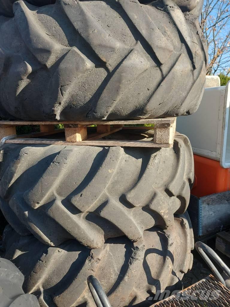 Komatsu 901 Riepas, riteņi un diski