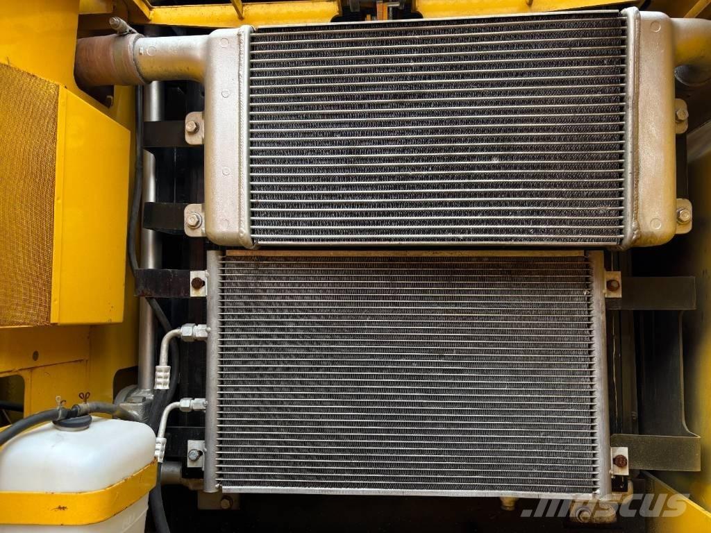 Komatsu PC 220-7 Kāpurķēžu ekskavatori