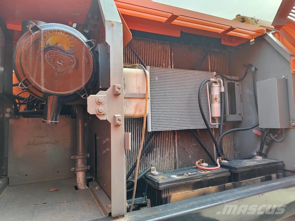Hitachi ZX 210 Kāpurķēžu ekskavatori