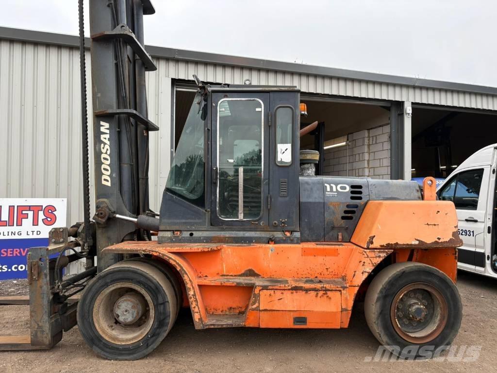 Doosan D 110 S-5 Tehnika ar dīzeļa dzinēju