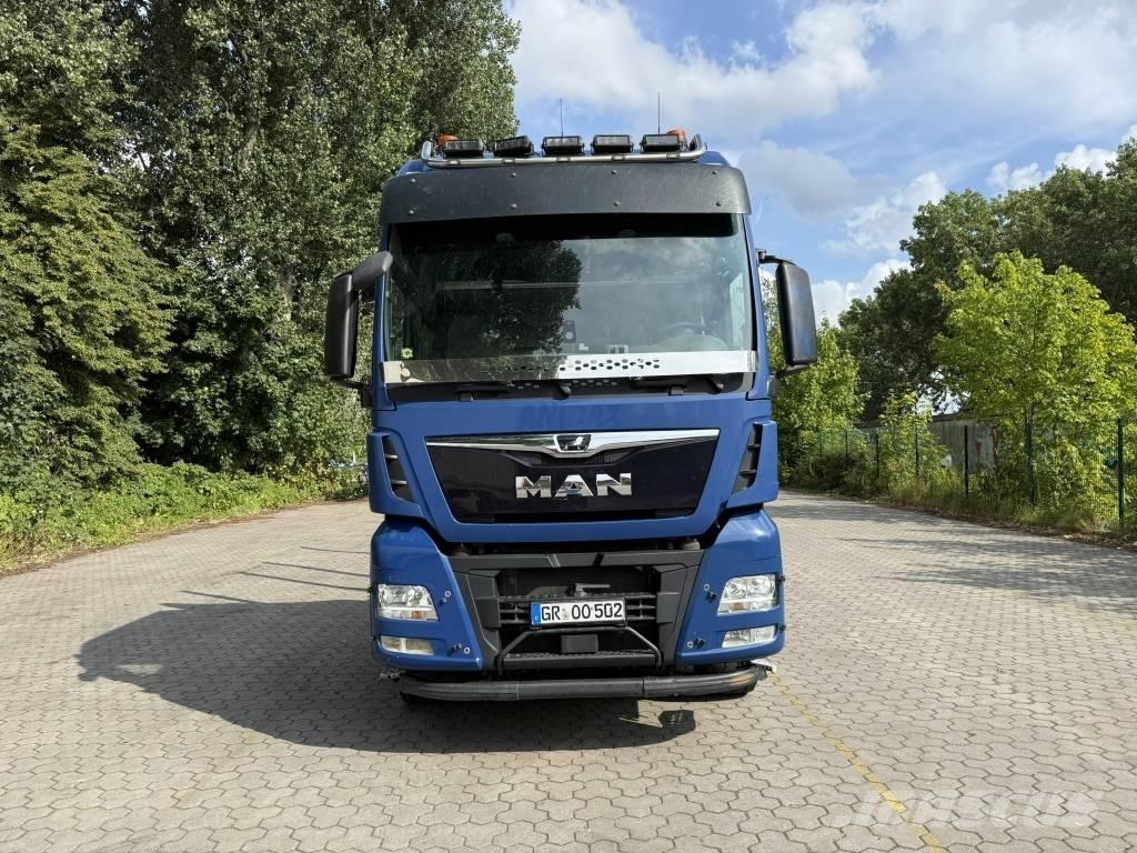 MAN TGX 33.500 Treileri meža tehnikas transportēšanai