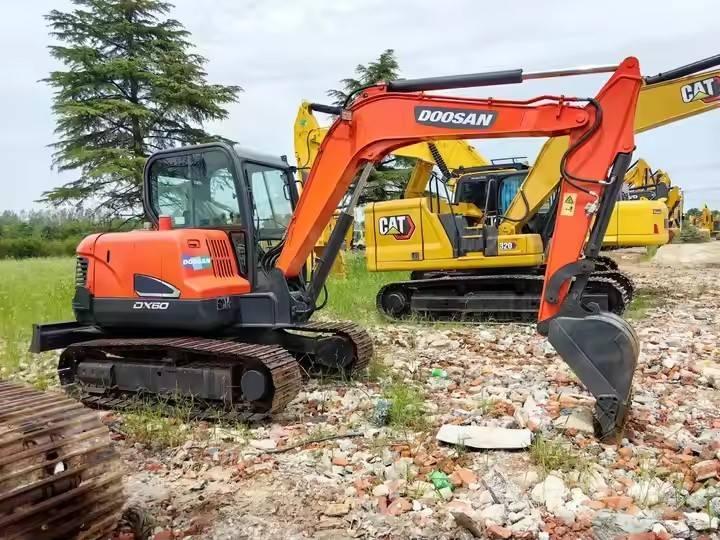Doosan DX 60 Kāpurķēžu ekskavatori