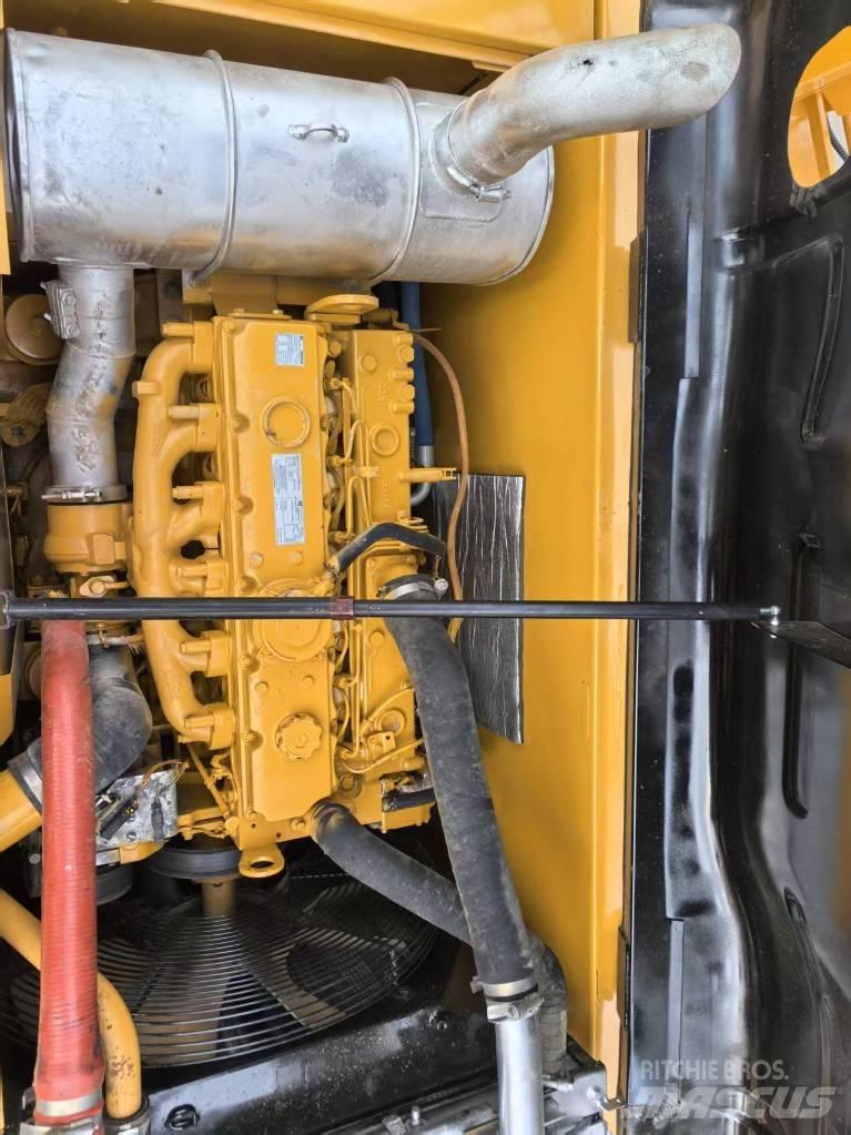 CATERPILLR 320d2 Vidēja lieluma ekskavatori 7 t - 12 t