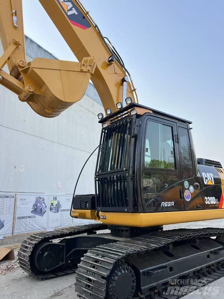 CATERPILLR 320d2 Vidēja lieluma ekskavatori 7 t - 12 t