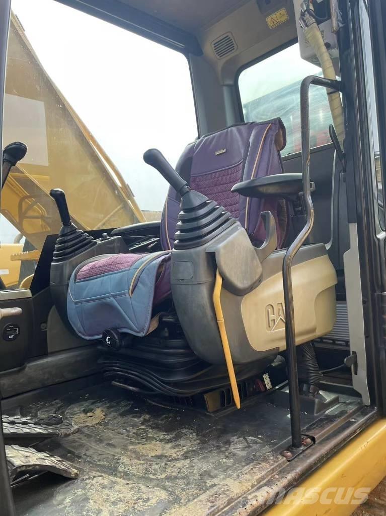 CAT 320d Kāpurķēžu ekskavatori