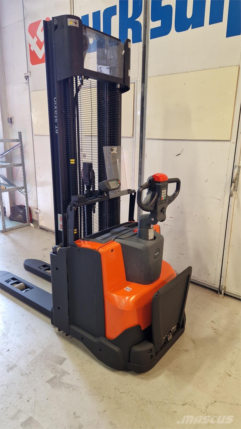 Toyota SWE140L Pašgājēji krautnētāji