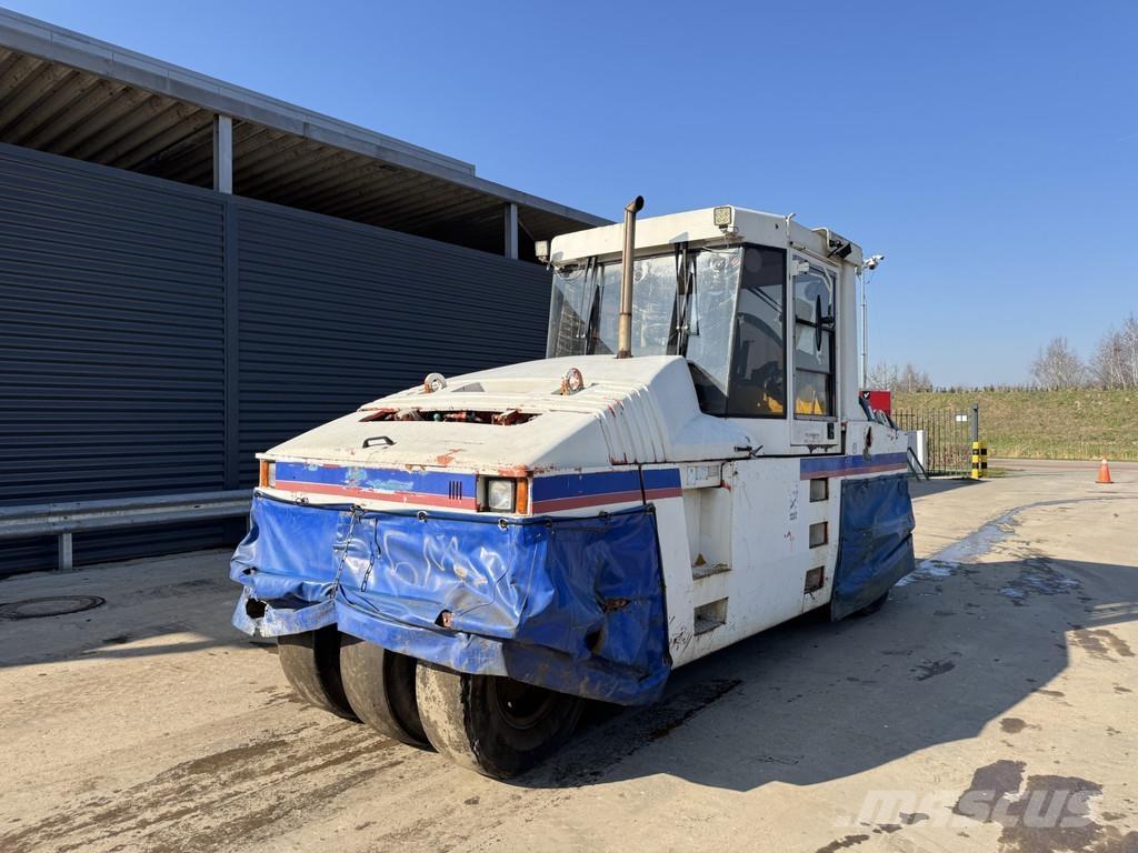 CAT PS-300B Pneimatiskie veltņi