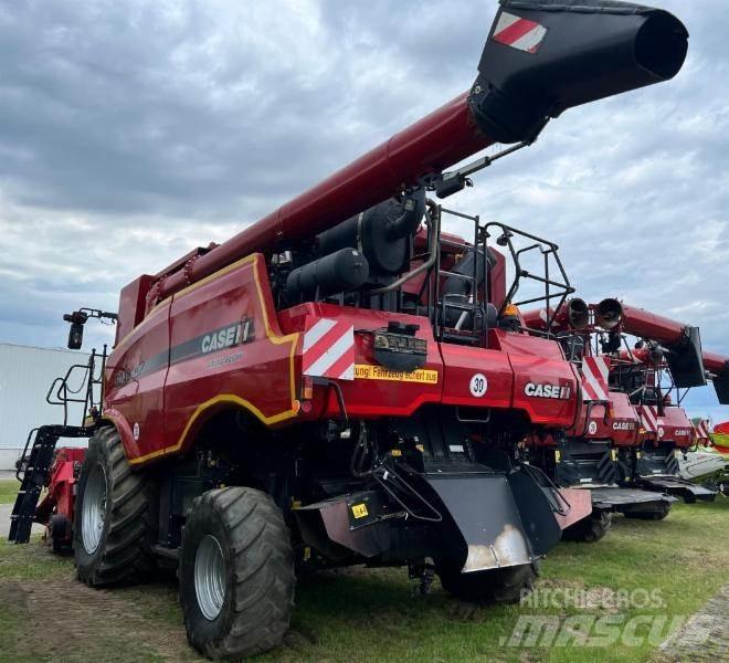 Case IH 8240 Ražas novākšanas kombaini