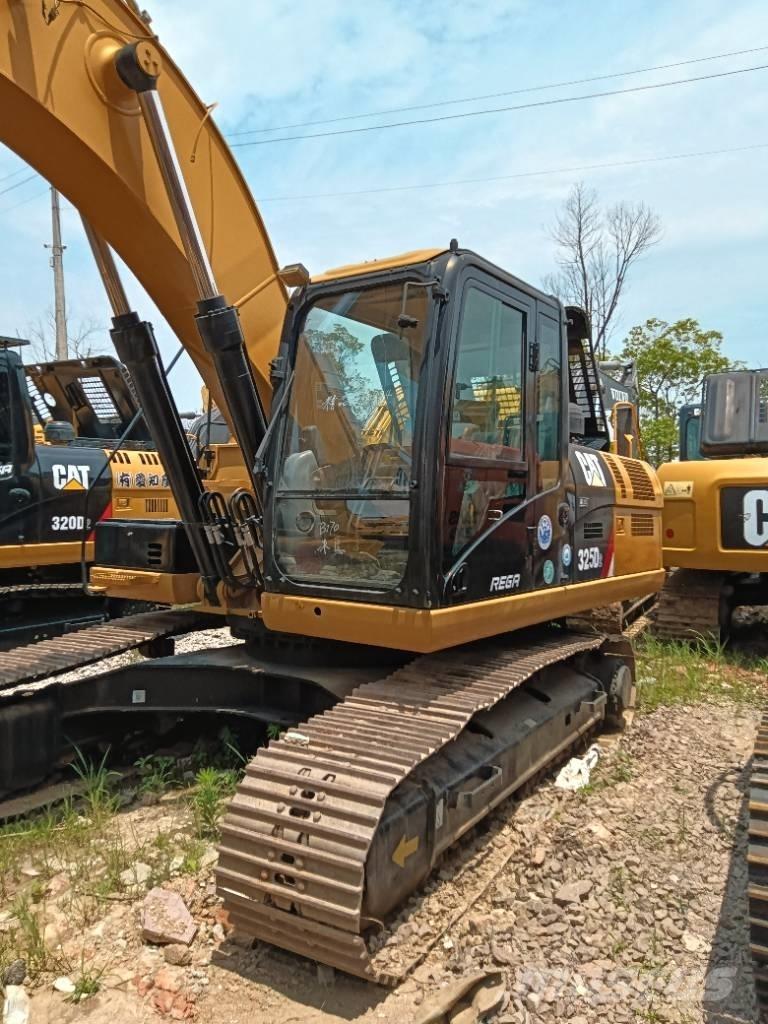 CAT 325 D Kāpurķēžu ekskavatori