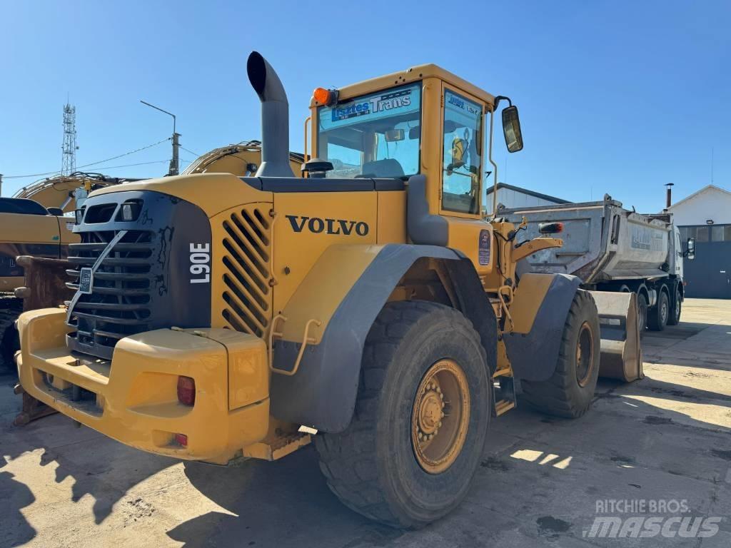 Volvo L 90 E Iekrāvēji uz riteņiem