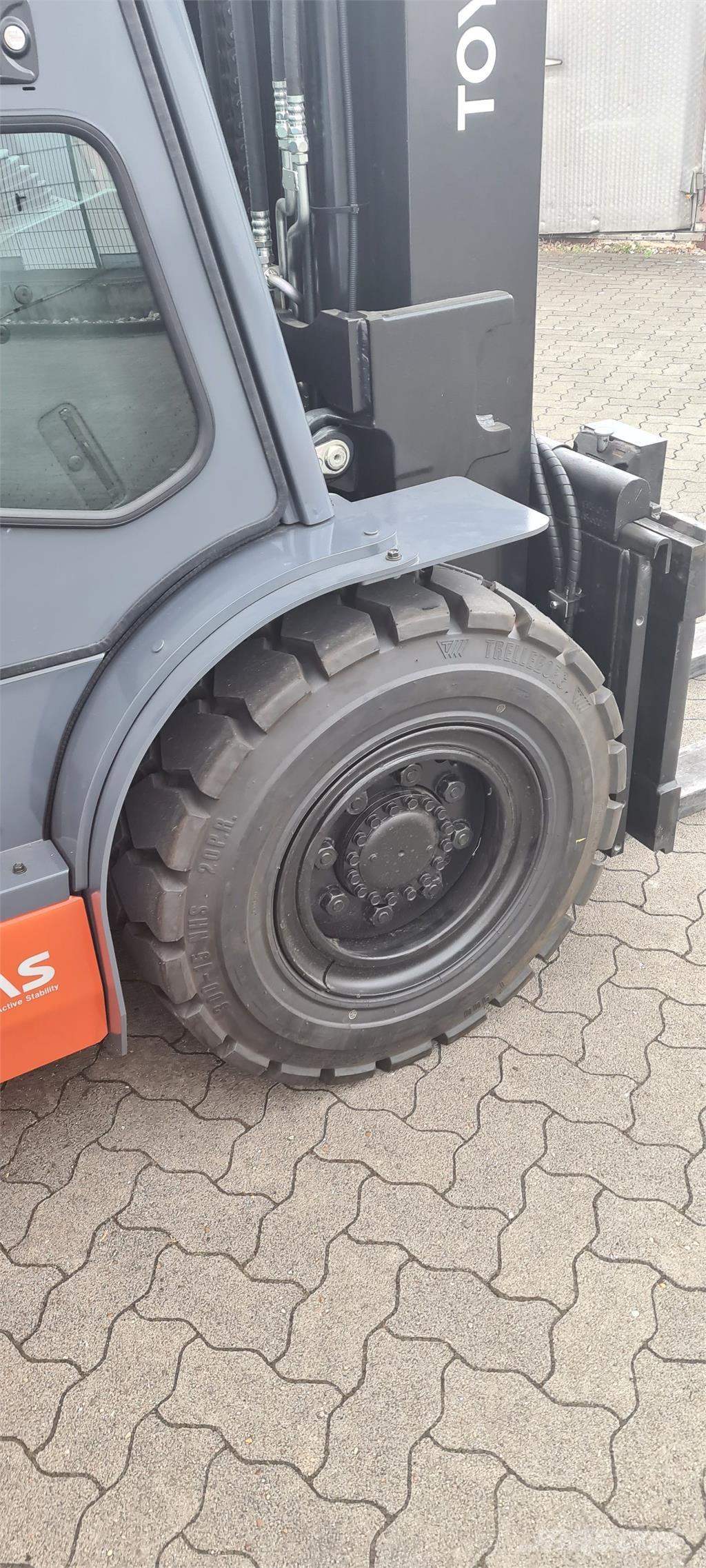 Toyota 40-8FD50N Tehnika ar dīzeļa dzinēju