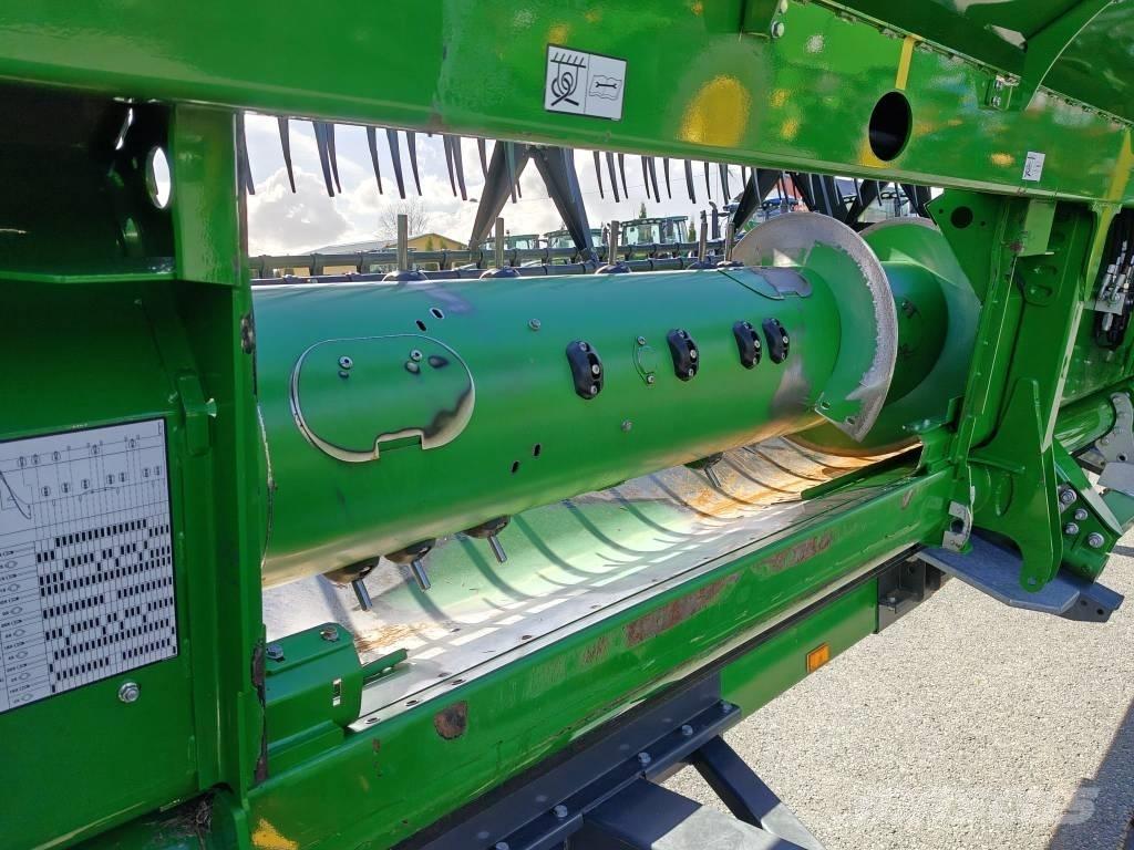 John Deere W 650 i Ražas novākšanas kombaini