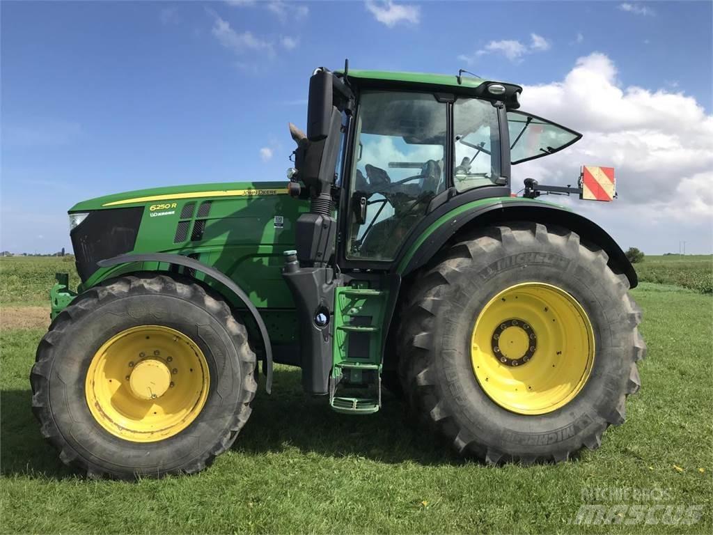 John Deere 6250R Traktori