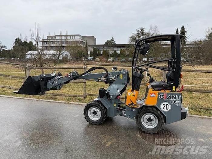 GiANT G1100 Iekrāvēji uz riteņiem