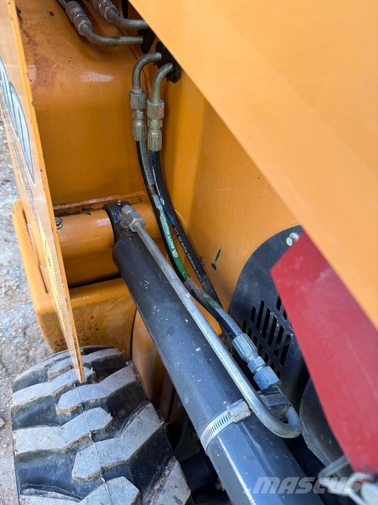 CASE SR 200 Lietoti riteņu kompaktiekrāvēji