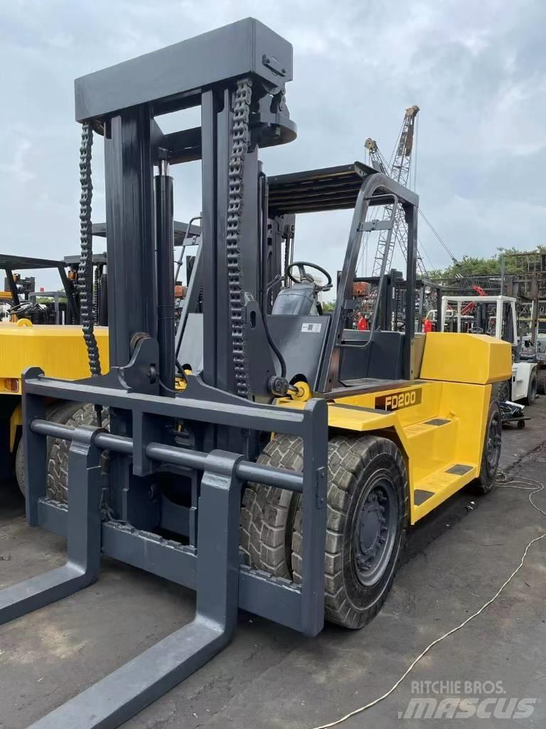 Komatsu 20 Ton Tehnika ar dīzeļa dzinēju