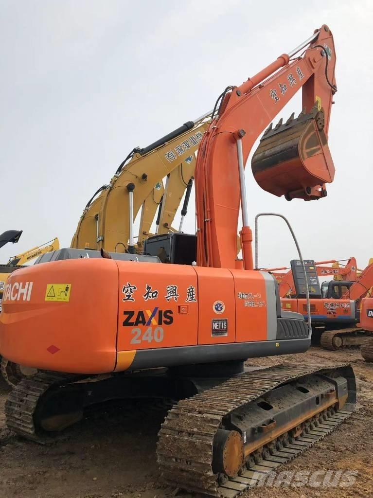 Hitachi 240 Kāpurķēžu ekskavatori
