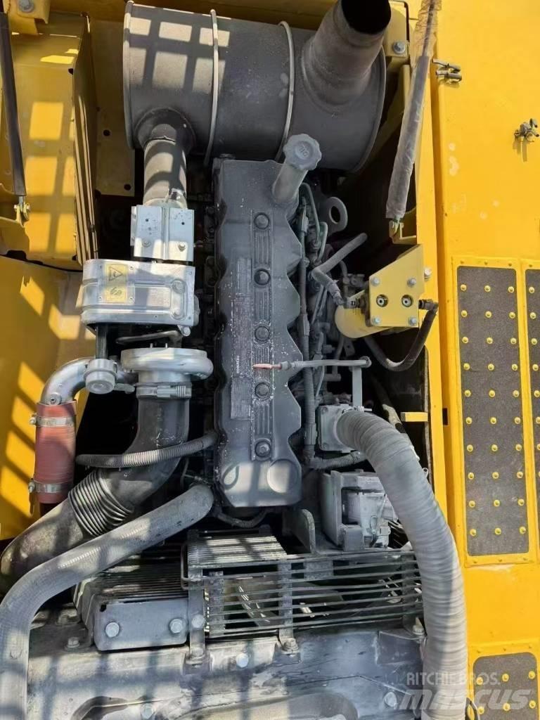 Komatsu 220-8 Kāpurķēžu ekskavatori