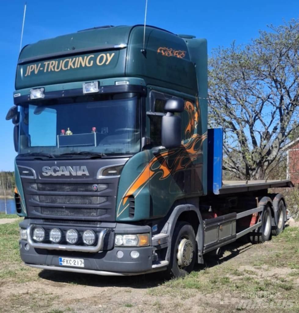 Scania R 560 Treileri ar āķi