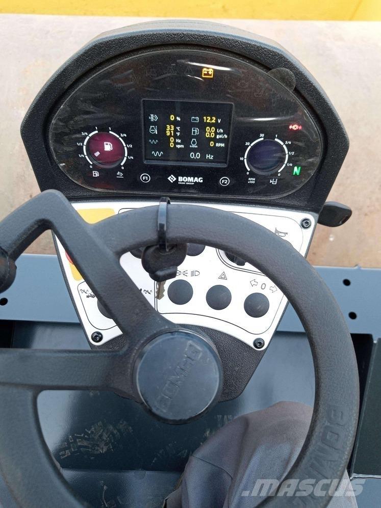 Bomag BW 218 D-5 SL Vienvalča grunts veltņi