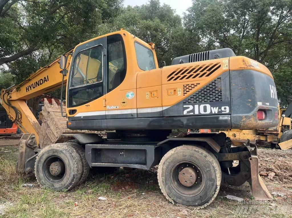 Hyundai R210W-9 Ekskavatori uz riteņiem