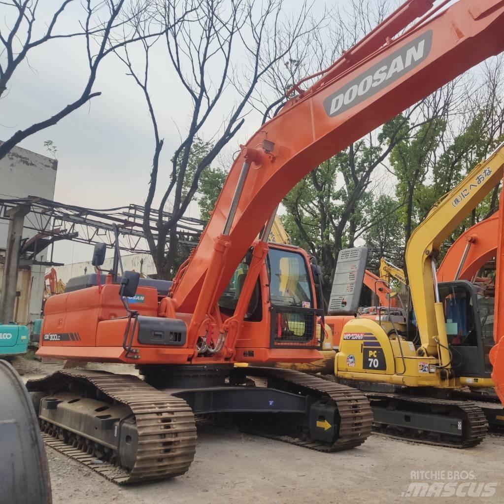 Doosan DX 300 Kāpurķēžu ekskavatori