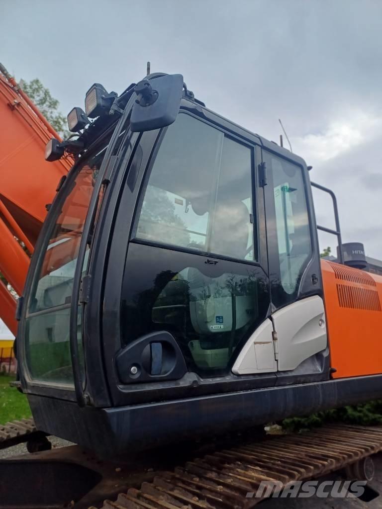 Hitachi ZX350 Iekrāvēji uz riteņiem